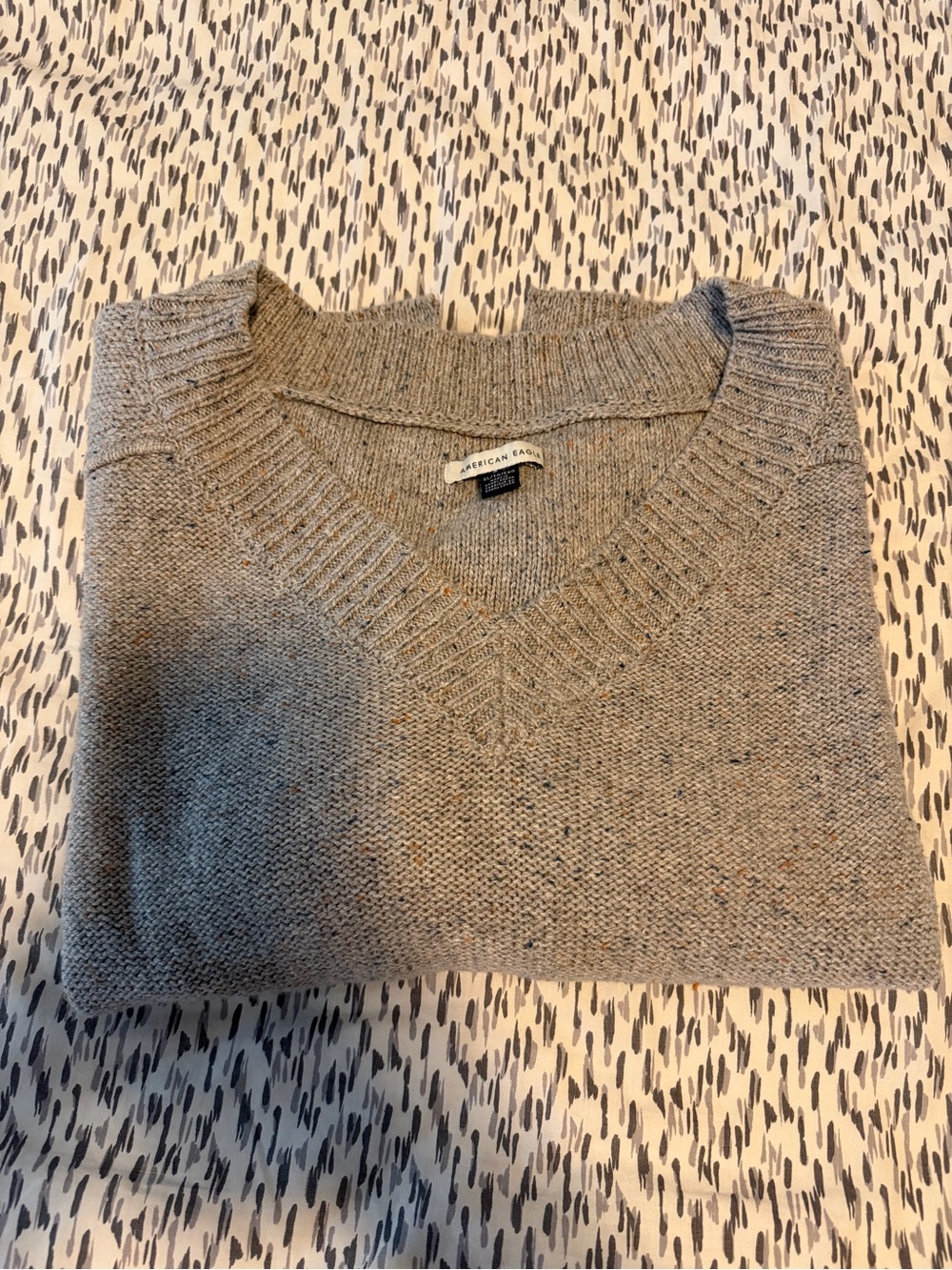 American Eagle Outfitters Heather Gray V-Neck Sweater